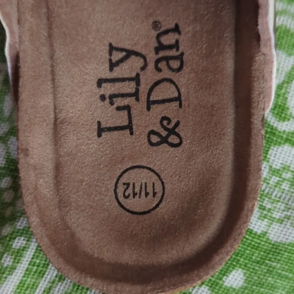 ‎Lily and Dan camo sandals